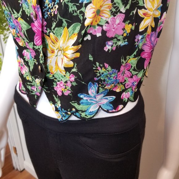 Lush floral buttoned crop top S ASO Lydia Martin teen wolf - Picture 5 of 10